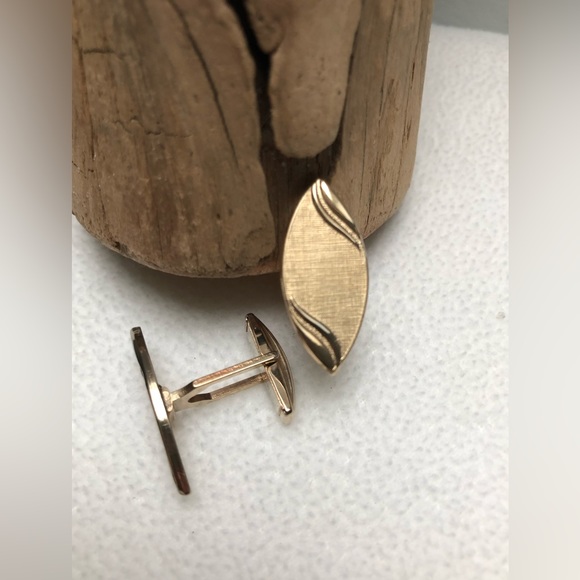 Vintage Sophisticated Gold Cuff Links - Picture 3 of 6